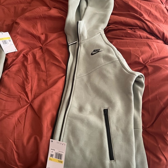 Nike Sage Green Tracksuit with Black Accents - Picture 3 of 5